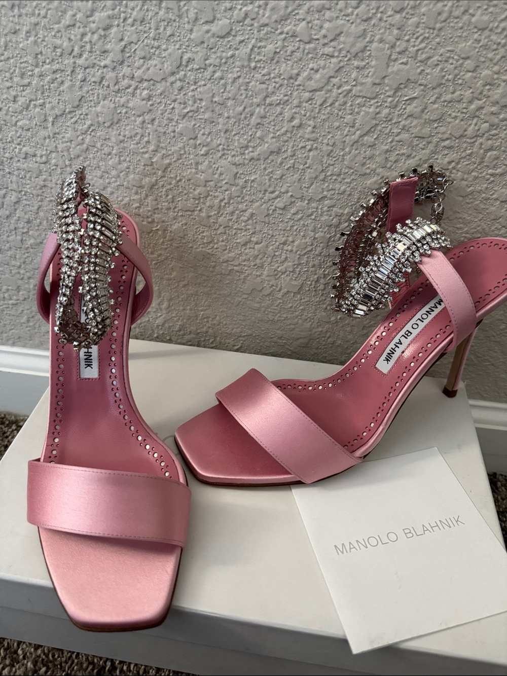 NIB Manolo Blahnik Parinasan Satin Heels 105 mm Size 38.5 Pink w/Crystal Strap - Picture 2 of 7